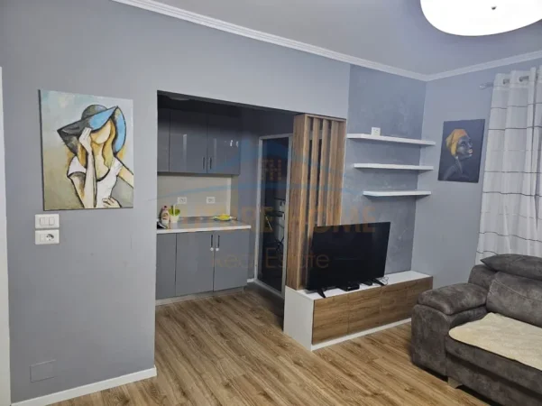 Tirane, jepet me qera apartament 2+1+Ballkon Kati 5, 71 m² 600 € (Rruga Kongresi i Manastirit)