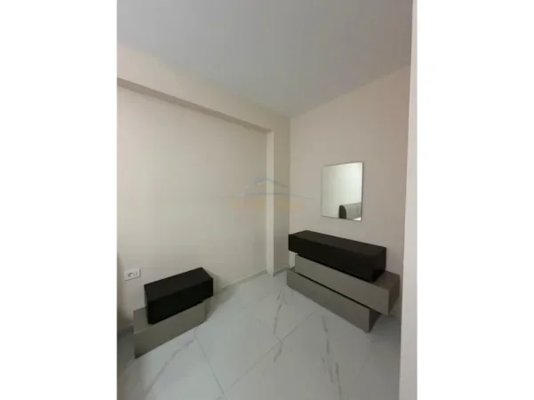 Tirane, jepet me qera apartament 2+1 Kati 5, 118 m² 500 € (Kamez)