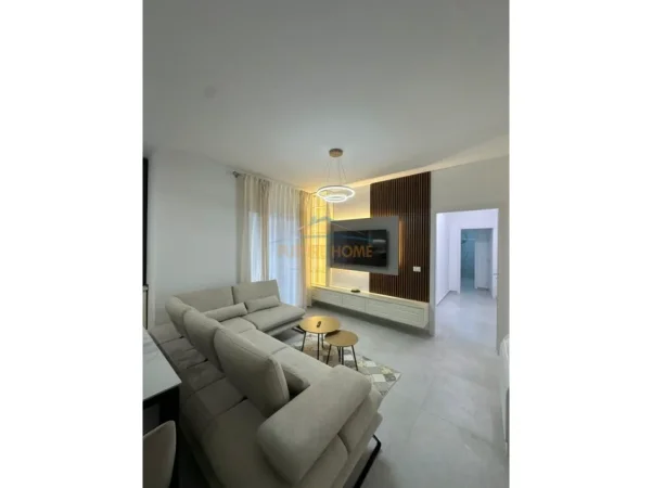 Tirane, jepet me qera apartament 2+1+Ballkon Kati 6, 103 m² 1.000 € (Pazari i Ri)