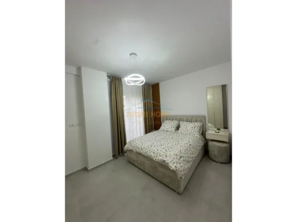 Tirane, jepet me qera apartament 2+1+Ballkon Kati 6, 103 m² 1.000 € (Pazari i Ri)