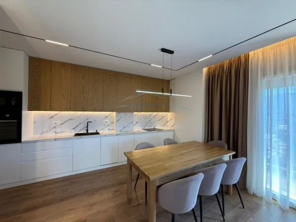 Tirane, jepet me qera apartament 2+1+Ballkon Kati 6, 102 m² 1.300 € (Kodra e Diellit)