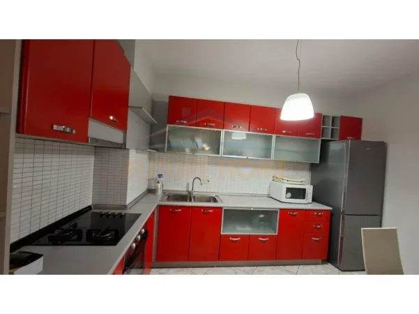Tirane, jepet me qera apartament 1+1+Ballkon Kati 3, 78 m² 850 € (Stadiumi Arena)