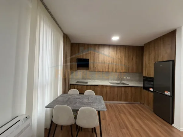 Tirane, jepet me qera apartament 2+1+Ballkon Kati 6, 112 m² 900 € (Rruga Jordan Misja)