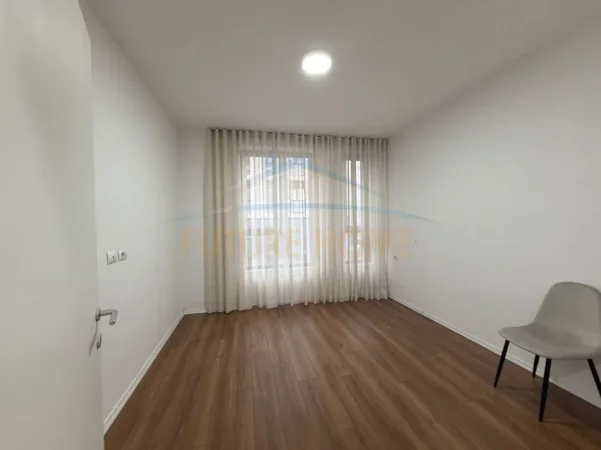 Tirane, jepet me qera apartament 2+1+Ballkon Kati 6, 112 m² 900 € (Rruga Jordan Misja)