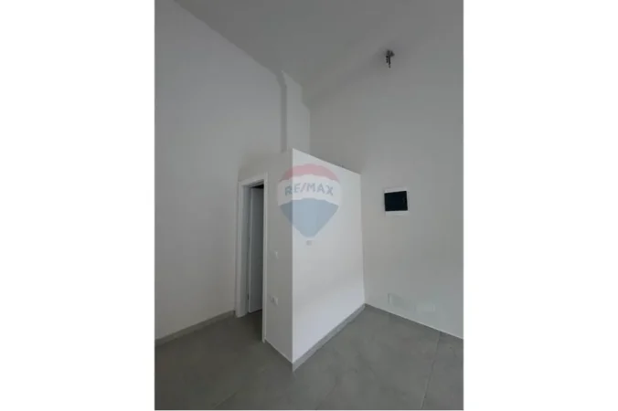 Tirane, jepet me qera dyqan , 54 m² 801 € 