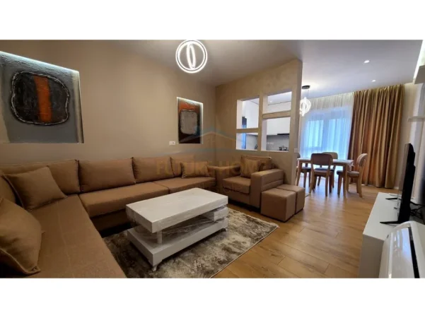 Tirane, jepet me qera apartament 2+1+Ballkon Kati 4, 110 m² 1.000 € (Rruga Jordan Misja)