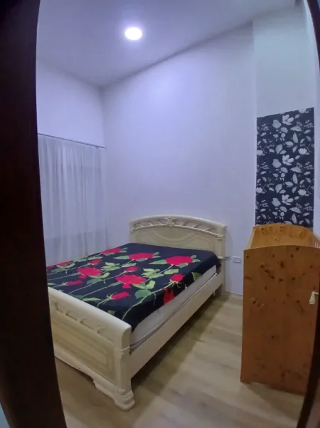Tirane, jepet me qera apartament 1+1 Kati 1, 50 m² 35.000 € (Rruga e Teleferikut)