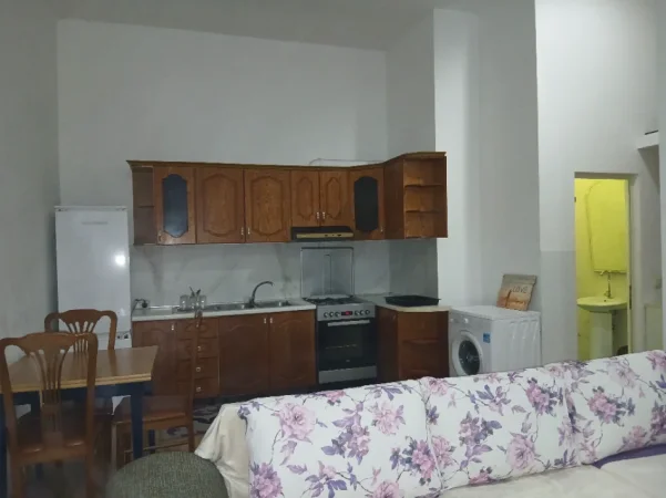 Tirane, jepet me qera apartament 1+1 Kati 1, 50 m² 35.000 € (Rruga e Teleferikut)