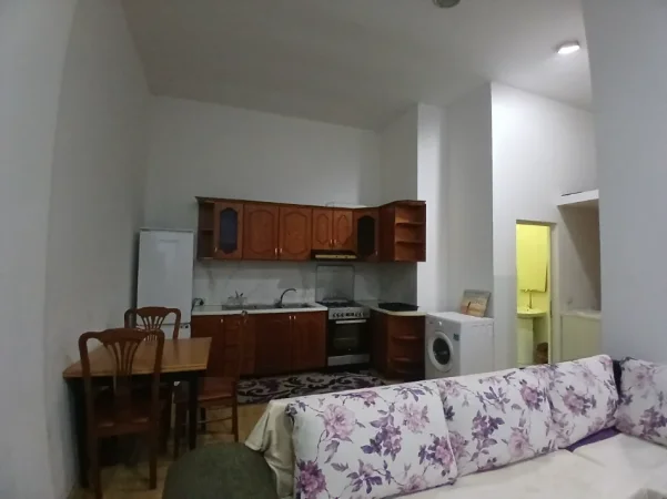 Tirane, jepet me qera apartament 1+1 Kati 1, 50 m² 35.000 € (Rruga e Teleferikut)