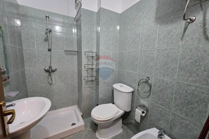 Tirane, jepet me qera apartament , 65 m² 436 € 