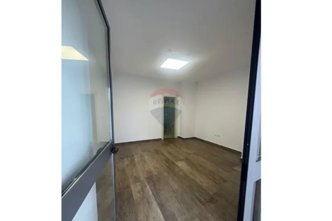 Tirane, jepet me qera apartament , 122 m² 731 € 