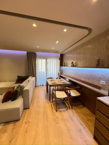 Tirane, jepet me qera 1+1 , 