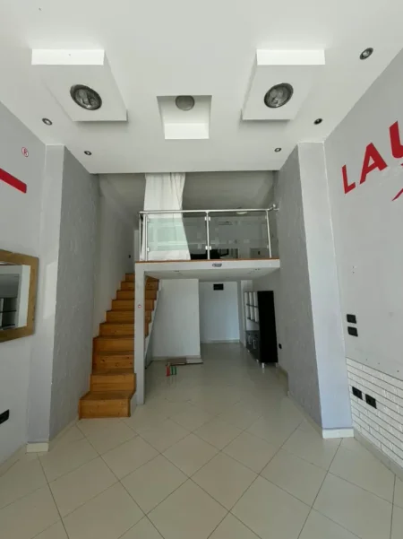 Tirane, jepet me qera ambjent biznesi Kati 0, 50 m² 500 € (astir)