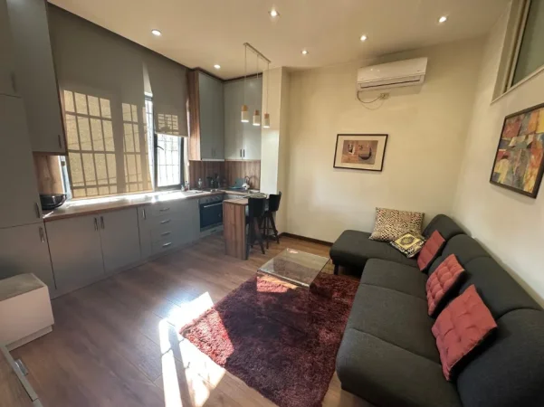 Tirane, jepet me qera apartament 1+1 Kati 1, 59 m² 600 € (9-Kateshet/Pas Rossman)