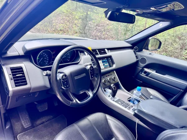Tirane, shitet SUV Range Rover Sport Benzin, blu e errët automatik Klima 205.000 km 1 €