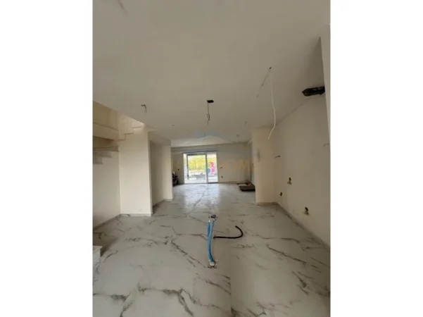 Tirane, shitet apartament Dublex Kati 0, 194 m² 223.000 € (Fresk)