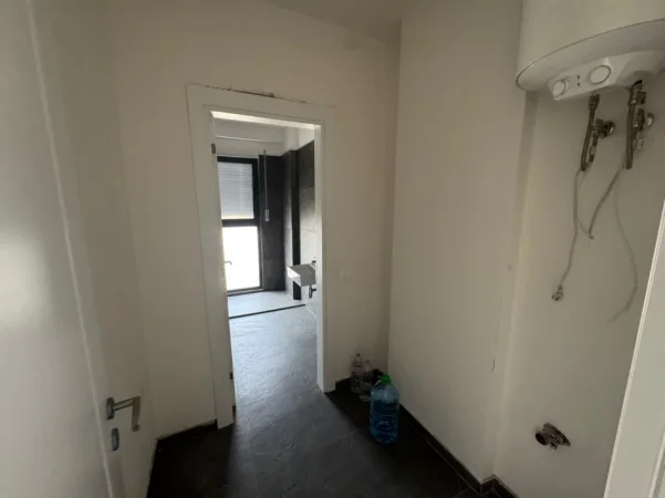 Tirane, jepet me qera apartament 2+1 Kati 3, 550 € (jordan misja)