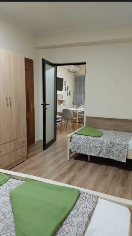 Tirane, jepet me qera apartament 1+1 Kati 1, 55 m² 600 € (Rruga Myslym Shyri)