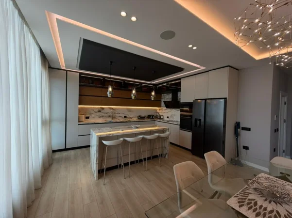 Tirane, jepet me qera apartament duplex 3+1+Ballkon , 240 m² 3.500 € (Square 21)