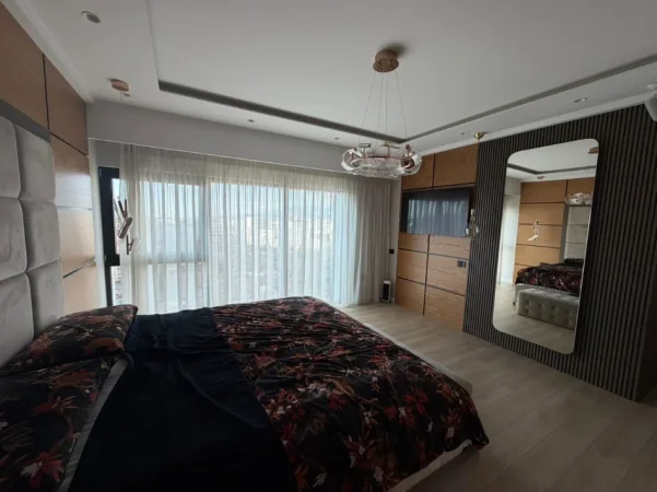 Tirane, jepet me qera apartament duplex 3+1+Ballkon , 240 m² 3.500 € (Square 21)