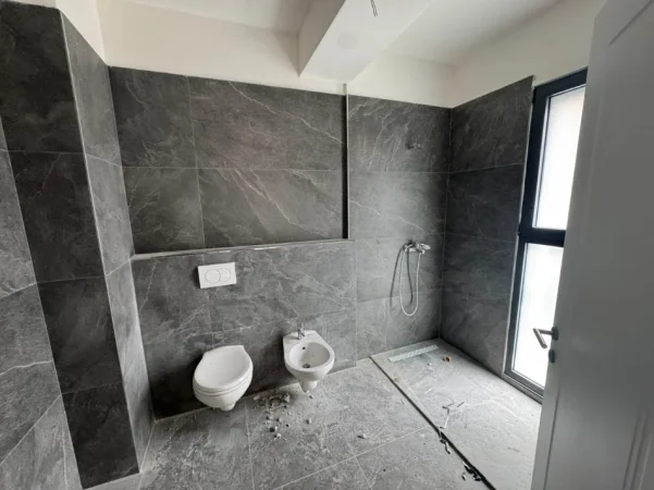 Tirane, jepet me qera apartament 2+1 Kati 2, 550 € (jordan misja)