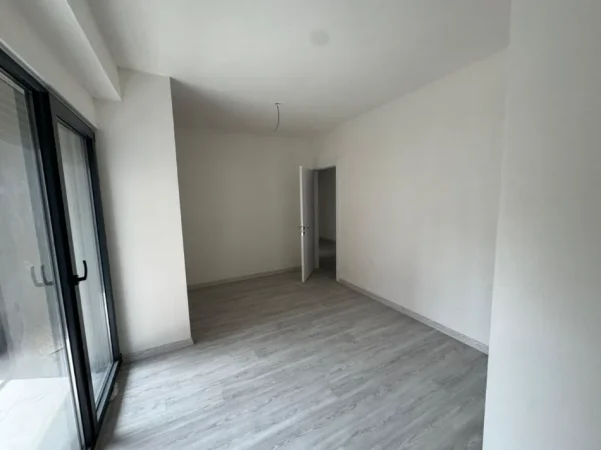 Tirane, jepet me qera apartament 2+1 Kati 2, 550 € (jordan misja)
