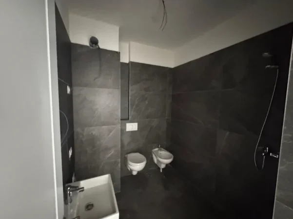 Tirane, jepet me qera apartament 2+1 Kati 2, 550 € (jordan misja)