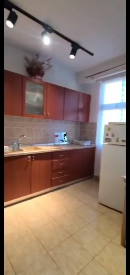 Tirane, jepet me qera apartament 2+1 Kati 2, 90 m² 500 € (LAPRAKE)