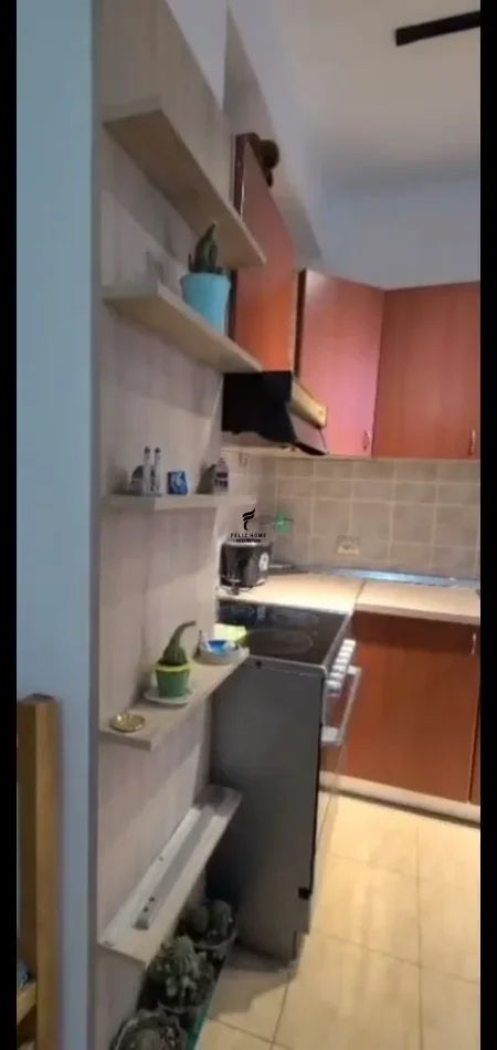 Tirane, jepet me qera apartament 2+1 Kati 2, 90 m² 500 € (LAPRAKE)