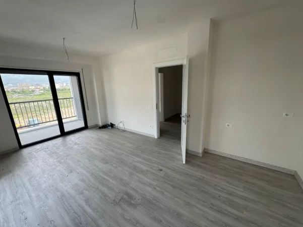 Tirane, jepet me qera apartament 1+1 Kati 1, 350 € (jordan misja)