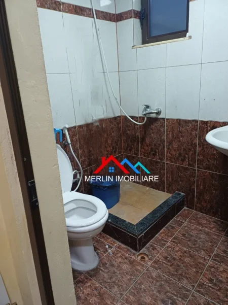 Tirane, jepet me qera apartament 2+1+Ballkon Kati 9, 89 m² 630 € (RRUGA E KAVAJES)