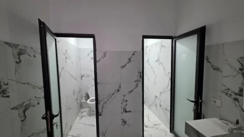 Vlore, jepet me qera dyqan Kati 4, 107 m² 500 € (Rruga Gjergj Kastrioti (Transballkanike), Vlorë)