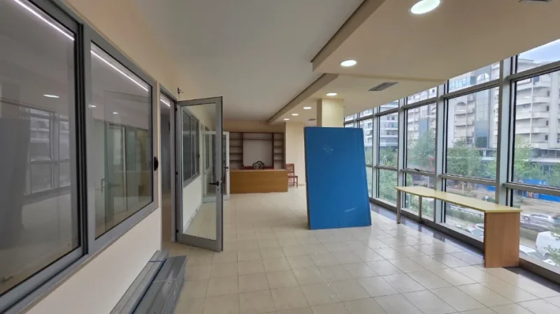 Vlore, jepet me qera dyqan Kati 4, 107 m² 500 € (Rruga Gjergj Kastrioti (Transballkanike), Vlorë)