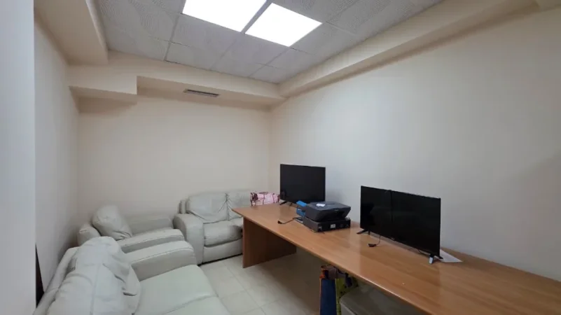 Vlore, jepet me qera dyqan Kati 4, 107 m² 500 € (Rruga Gjergj Kastrioti (Transballkanike), Vlorë)