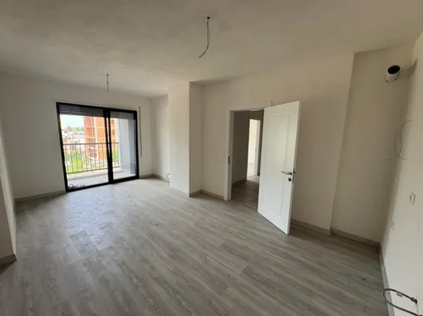 Tirane, jepet me qera apartament 1+1 Kati 2, 350 € (jordan misja)