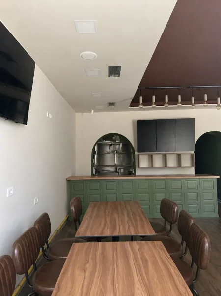 Tirane, jepet me qera lokal Kati 0, 82 m² 1.000 € (STADIUMI DINAMO)