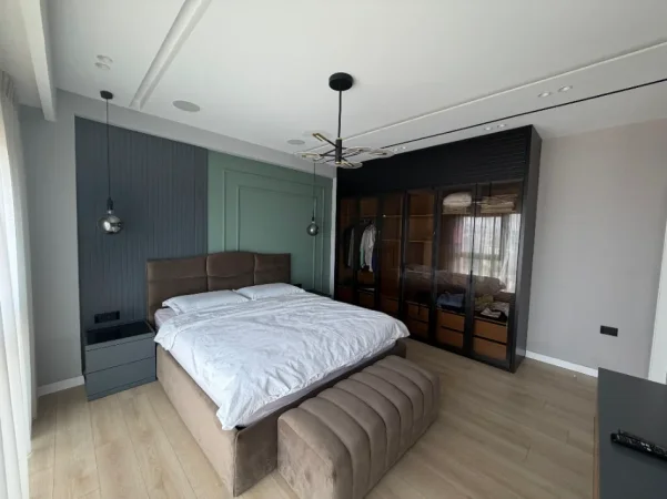 Tirane, jepet me qera apartament duplex 4+1+Ballkon , 240 m² 3.500 € 