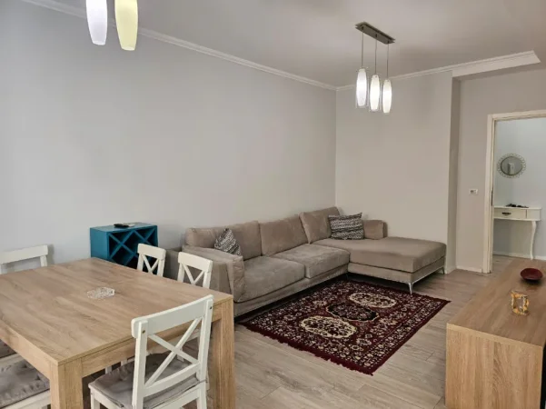 Tirane, jepet me qera apartament 2+1+Ballkon Kati 3, 120 m² 800 € (Liqeni i Thate/Rruga Hamdi Sina)