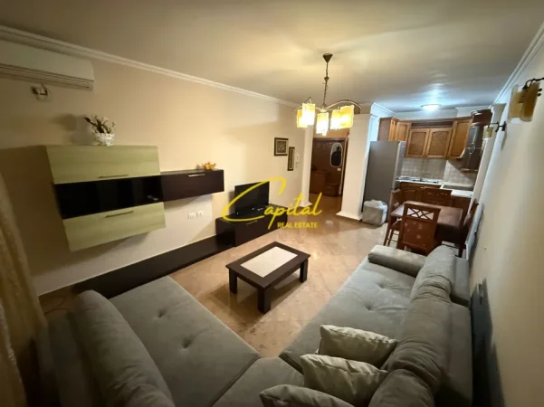 Tirane, jepet me qera apartament 1+1 Kati 8, 67 m² 600 € (SHESHI WILLSON)