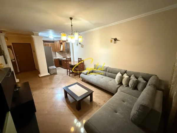 Tirane, jepet me qera apartament 1+1 Kati 8, 67 m² 600 € (SHESHI WILLSON)