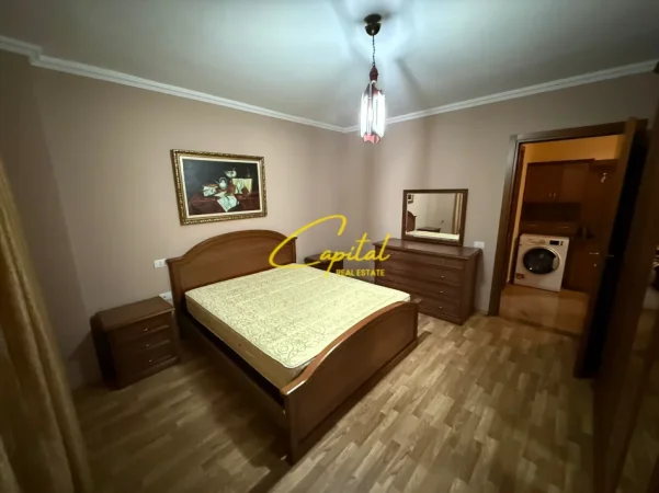 Tirane, jepet me qera apartament 1+1 Kati 8, 67 m² 600 € (SHESHI WILLSON)