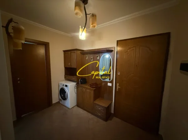 Tirane, jepet me qera apartament 1+1 Kati 8, 67 m² 600 € (SHESHI WILLSON)