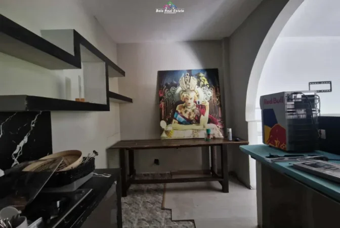 Tirane, jepet me qera lokal Kati 0, 170 m² 800 € (prane kompleksit Mateo)