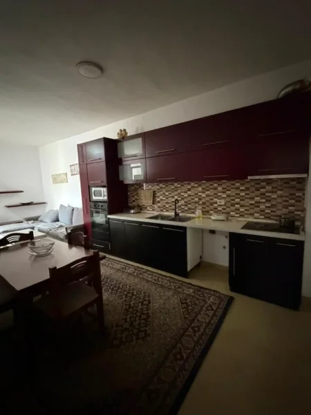 Tirane, jepet me qera apartament 2+1 Kati 1, 80 m² 500 € (Rruga Tom Plezha)