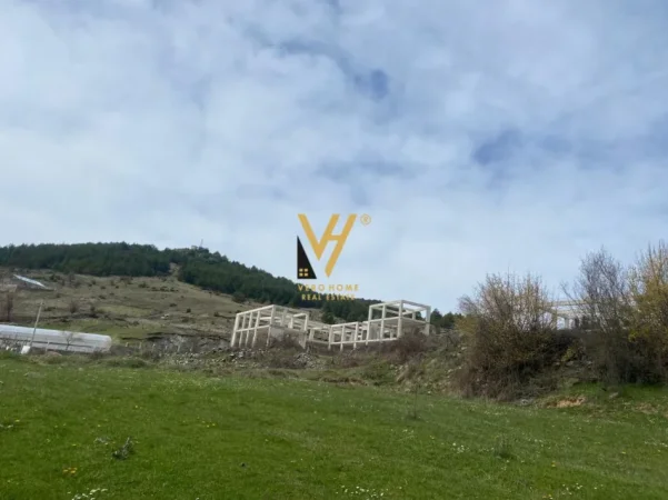 Korce, shitet truall , 1.800 m² 198.000 € (VOSKOPOJE)