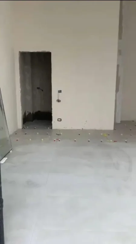 Tirane, jepet me qera ambjent biznesi Kati 0, 55 m² 500 € (Sheshi Shqiponja)