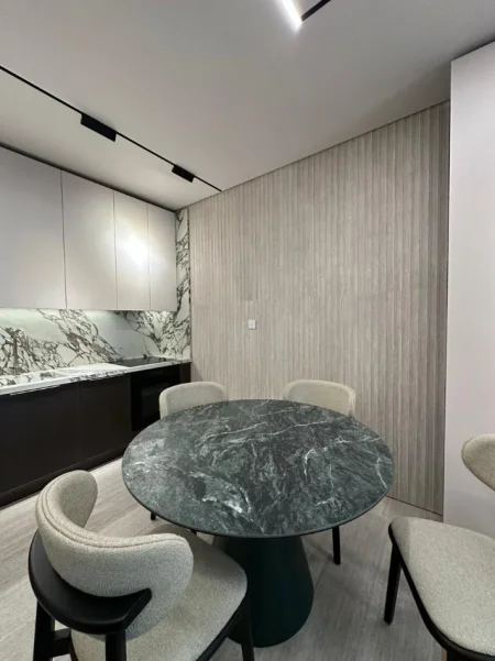 Tirane, jepet me qera apartament 1+1 Kati 13, 78 m² 1.000 € 