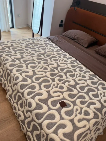 jepet me qera apartament 1+1+Ballkon Kati 13, 78 m² 1.000 € (Golden Tower, Mine Peza)