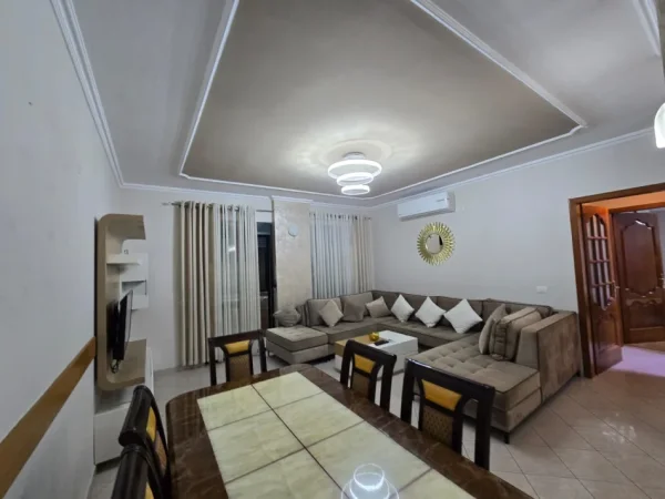 Tirane, jepet me qera apartament 2+1 , 110 m² 800 € (Rruga e Kavajes)