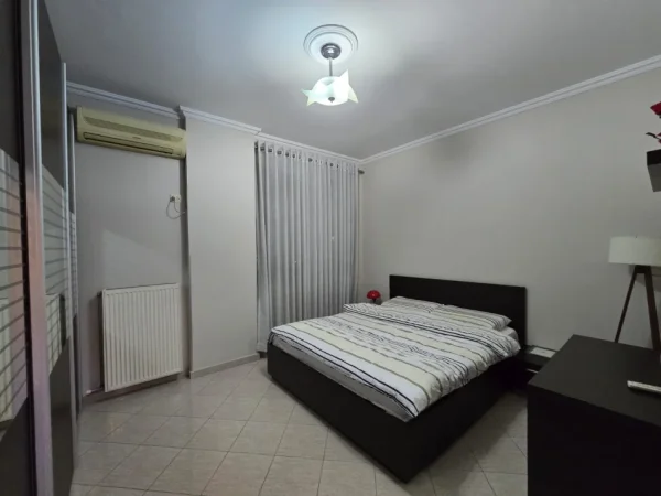 Tirane, jepet me qera apartament 2+1 , 110 m² 800 € (Rruga e Kavajes)